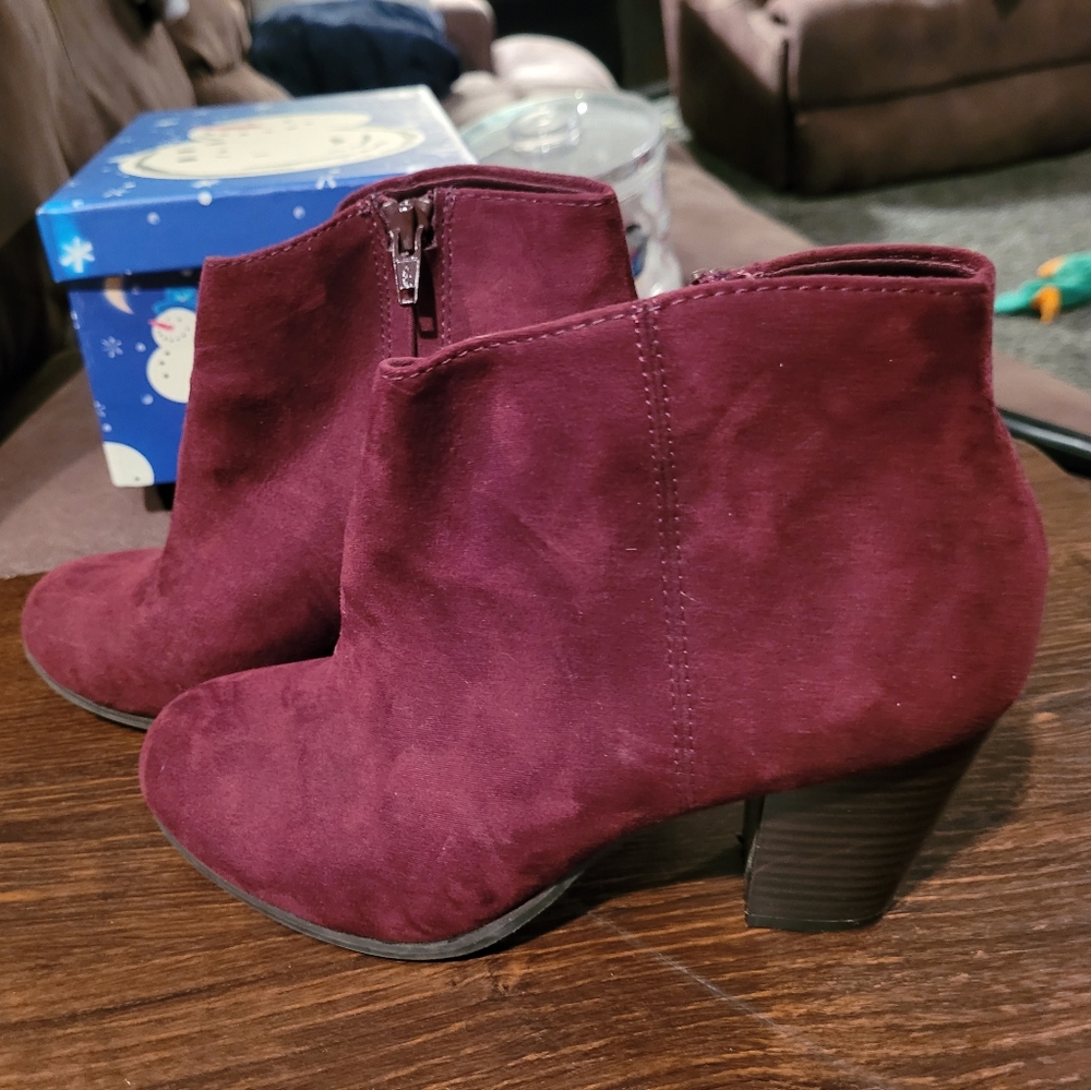 Womans heeled ankle boots
